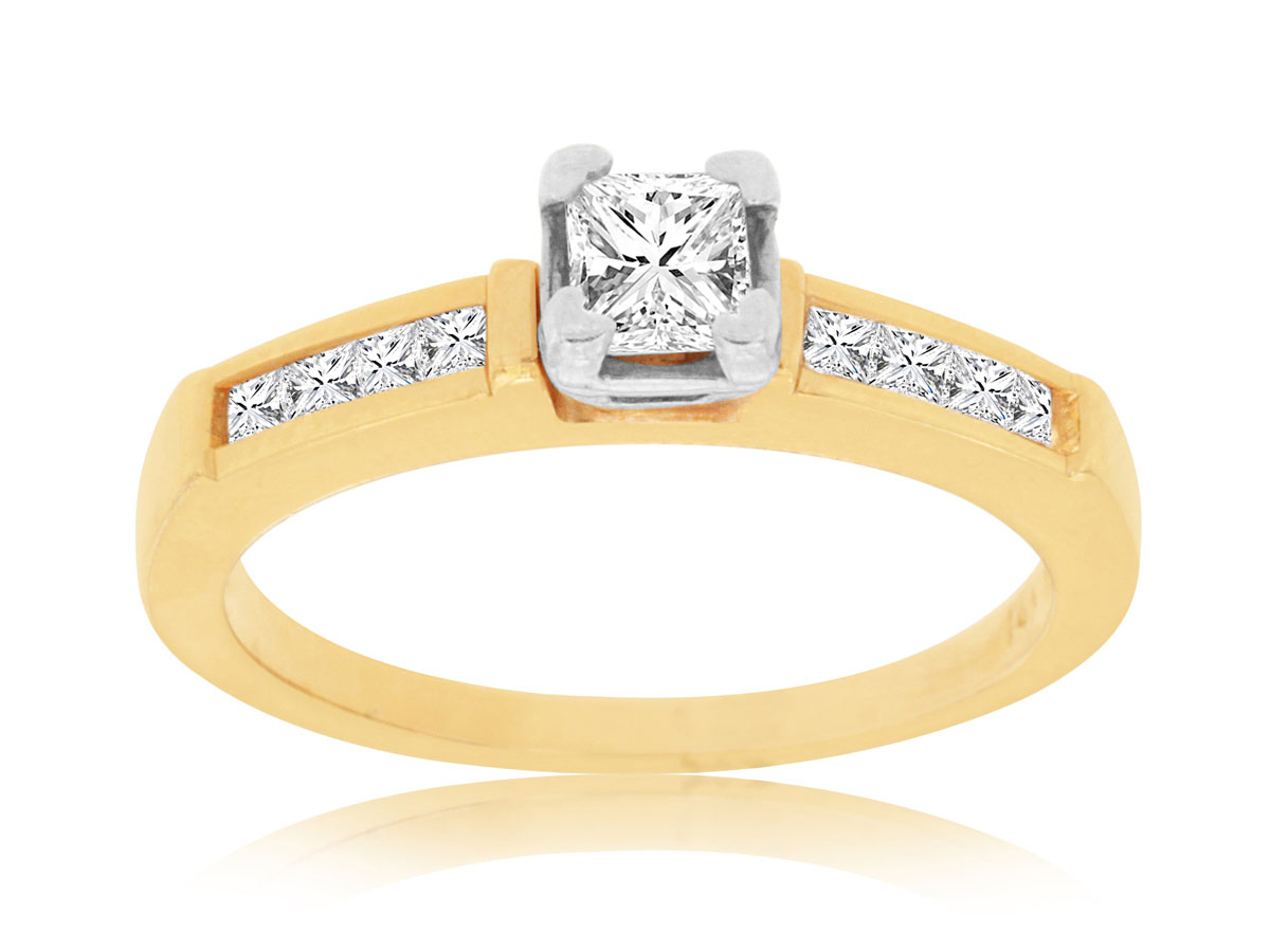 DIAMOND ENGAGEMENT RING