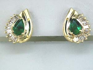 EMERALD & DIAMOND EARRING