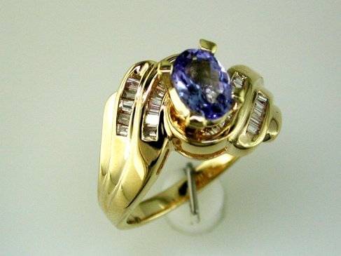 TANZANITE & DIAMOND RING