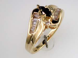 SAPPHIRE & DIAMOND RING