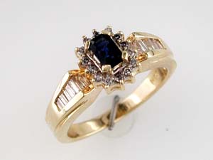 SAPPHIRE & DIAMOND RING