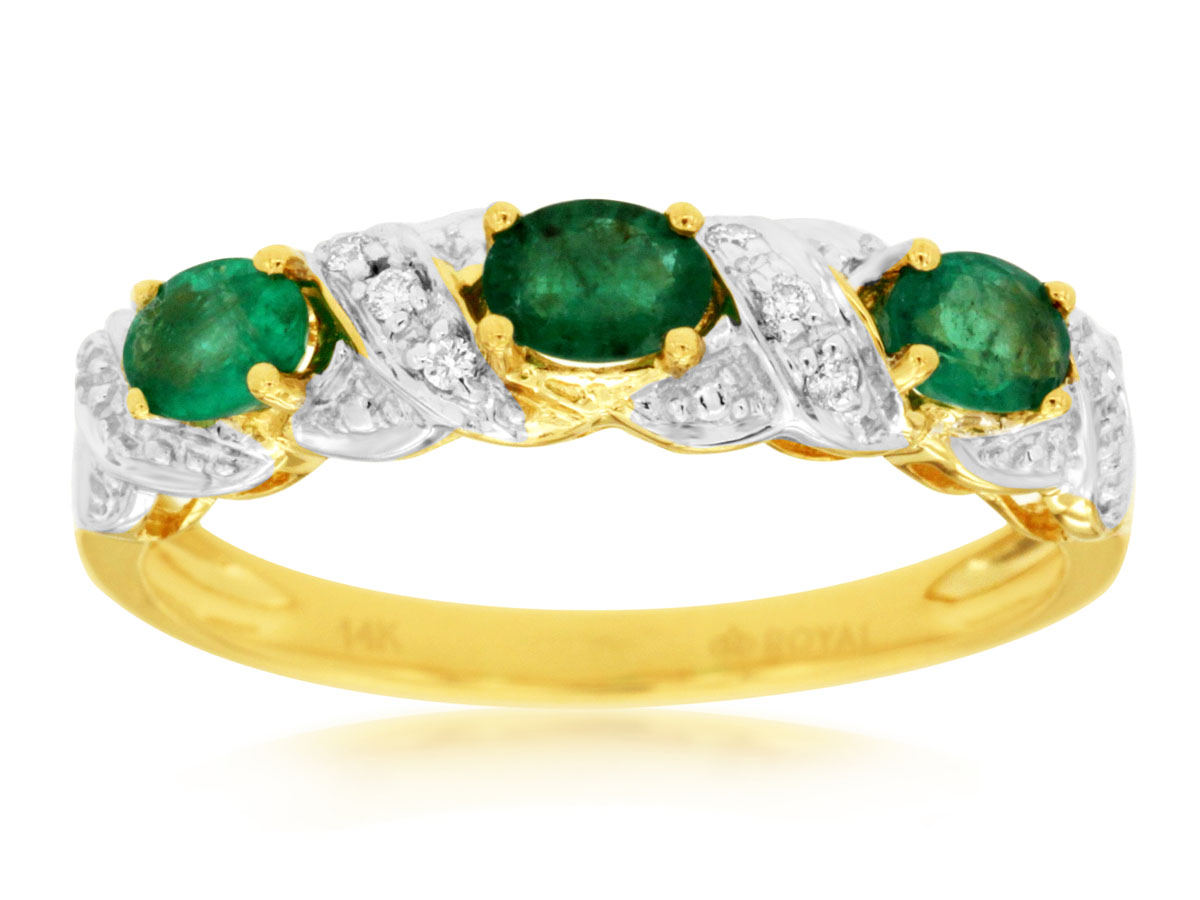 EMERALD & DIAMOND RING
