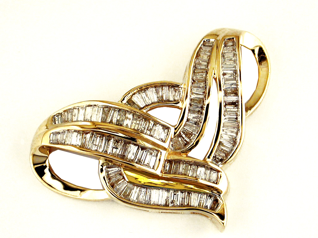 DIAMOND PENDANT