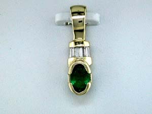 EMERALD & DIAMOND PENDANT