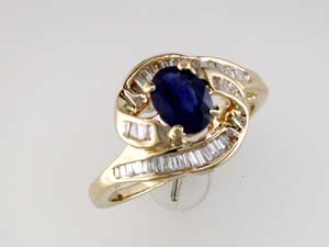 SAPPHIRE & DIAMOND RING