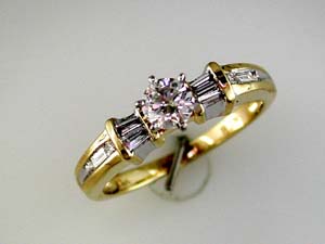 DIAMOND ENGAGEMENT RING