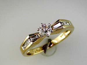 DIAMOND ENGAGEMENT RING