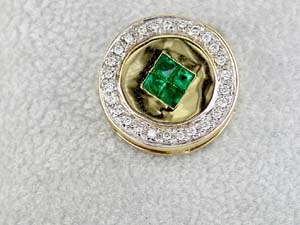 EMERALD & DIAMOND PENDANT