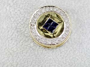 SAPPHIRE & DIAMOND PENDANT