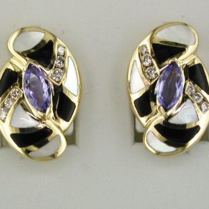 ONYX MOTHER OF PEARL EARRING