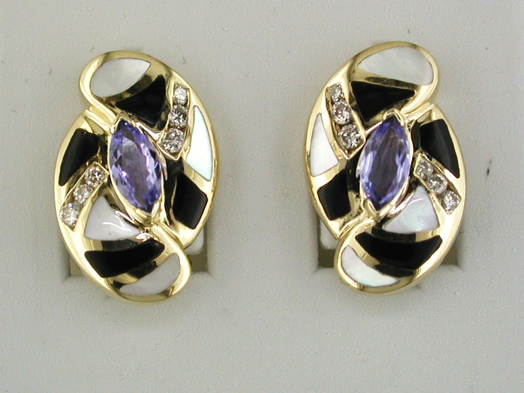 ONYX MOTHER OF PEARL EARRING