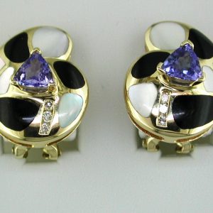 ONYX MOTHER OF PEARL EARRING