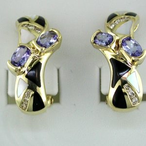 ONYX MOTHER OF PEARL EARRING