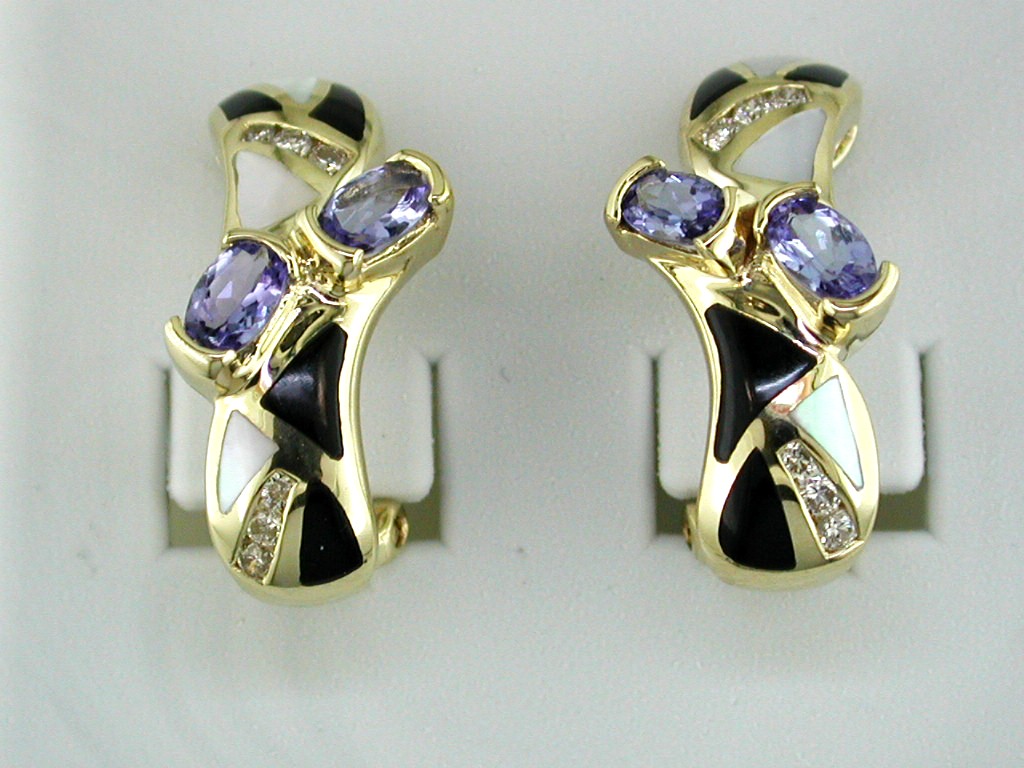 ONYX MOTHER OF PEARL EARRING
