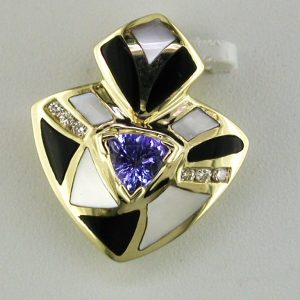 ONYX MOTHER OF PEARL PENDANT