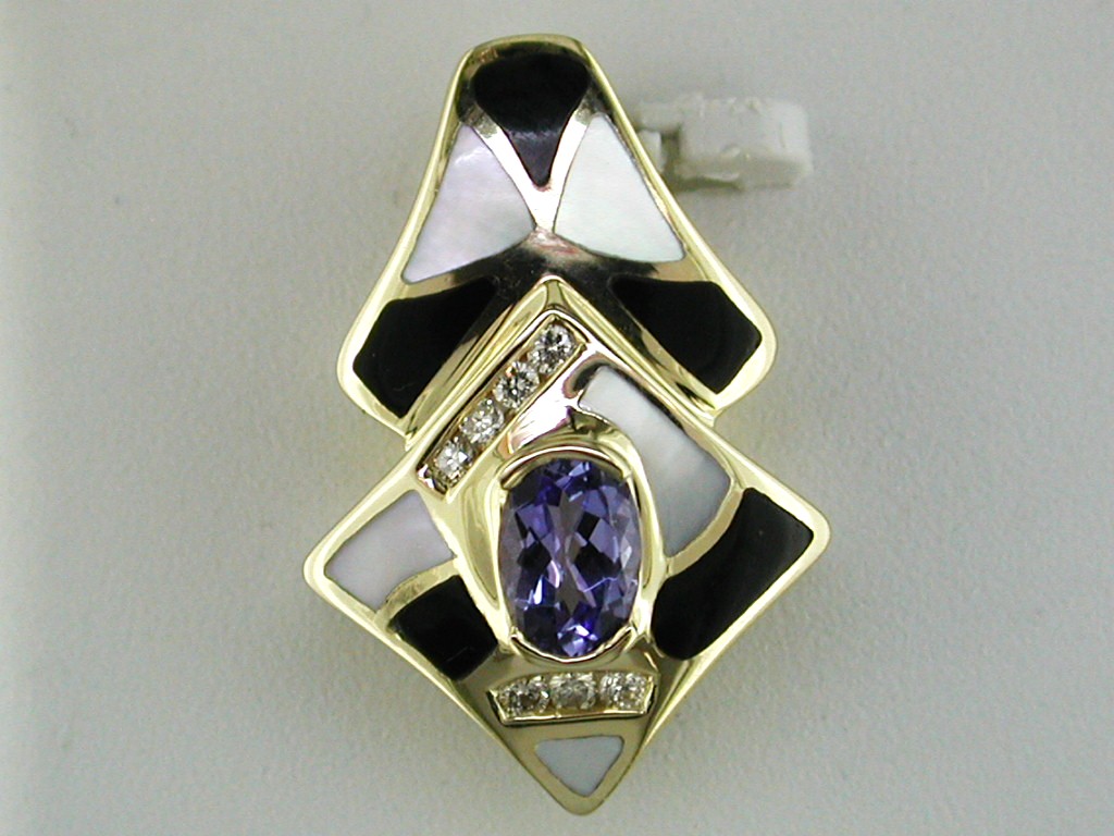 ONYX MOTHER OF PEARL PENDANT