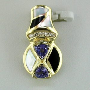 ONYX MOTHER OF PEARL PENDANT