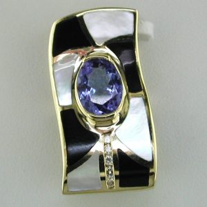 ONYX MOTHER OF PEARL PENDANT