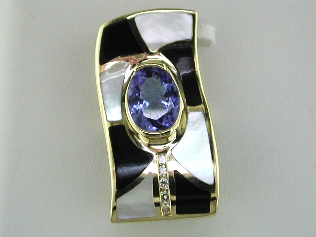 ONYX MOTHER OF PEARL PENDANT