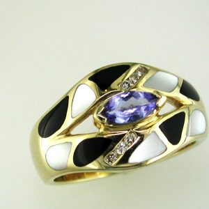 ONYX MOTHER OF PEARL RING