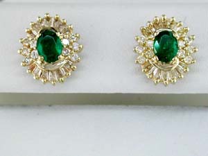 EMERALD & DIAMOND EARRING