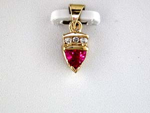 DIAMOND &PINK SAPPHIRE PENDANT