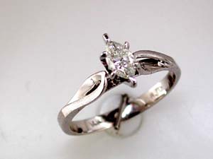 DIAMOND ENGAGEMENT RING