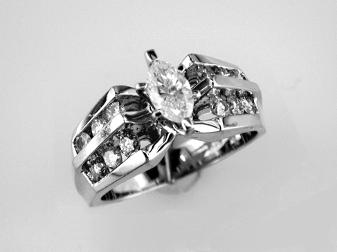 DIAMOND ENGAGEMENT RING