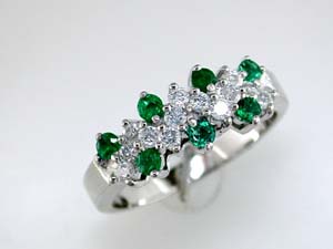 EMERALD & DIAMOND RING