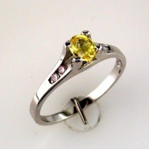 YELLOW SAPPHIRE & DIAMOND RING