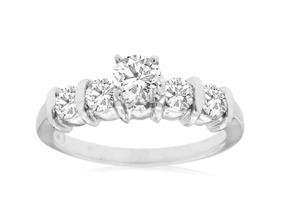 DIAMOND ENGAGEMENT RING