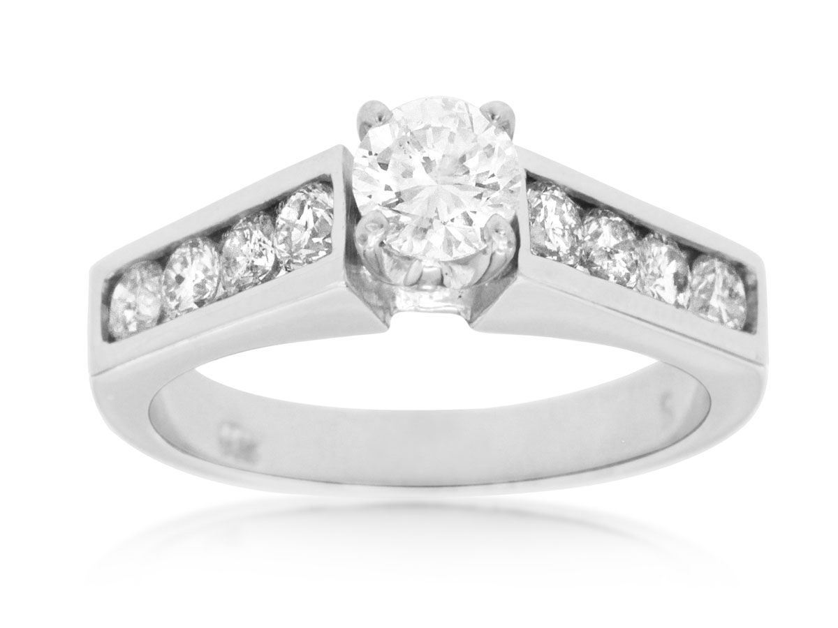 DIAMOND ENGAGEMENT RING
