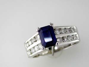SAPPHIRE & DIAMOND RING
