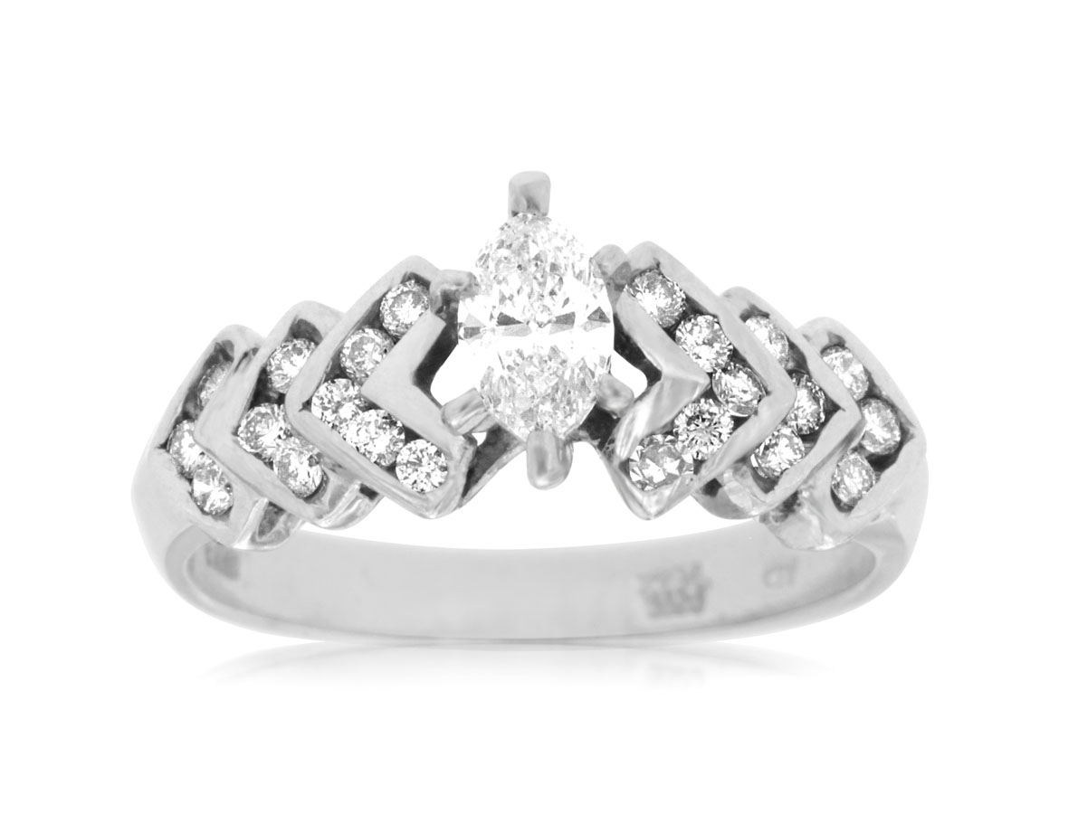 DIAMOND ENGAGEMENT RING