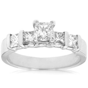 DIAMOND ENGAGEMENT RING