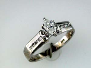 DIAMOND ENGAGEMENT RING