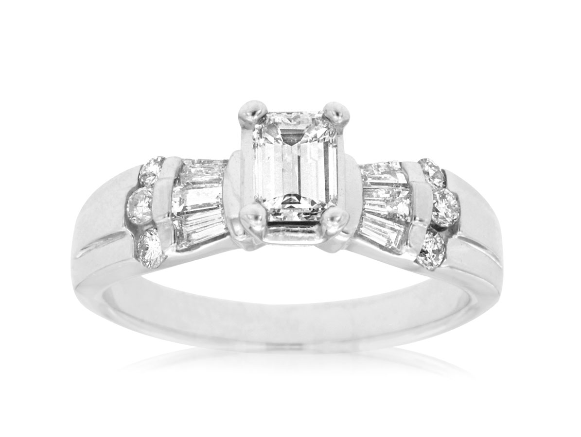DIAMOND ENGAGEMENT RING