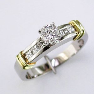 DIAMOND ENGAGEMENT RING (W.G)
