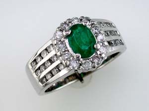 EMERALD & DIAMOND RING