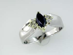 SAPPHIRE & DIAMOND RING