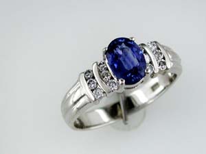 SAPPHIRE & DIAMOND RING