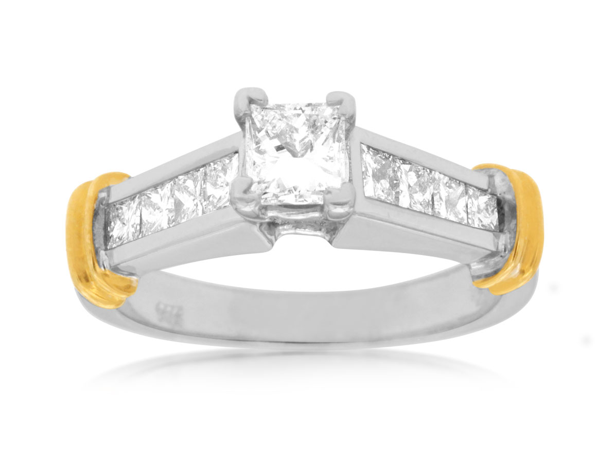 DIAMOND ENGAGEMENT RING