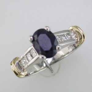SAPPHIRE & DIAMOND RING