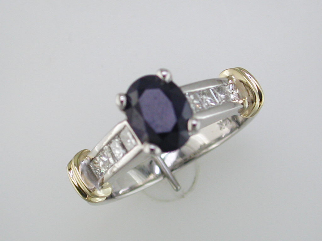 SAPPHIRE & DIAMOND RING