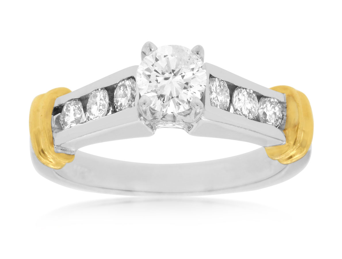 DIAMOND ENGAGEMENT RING