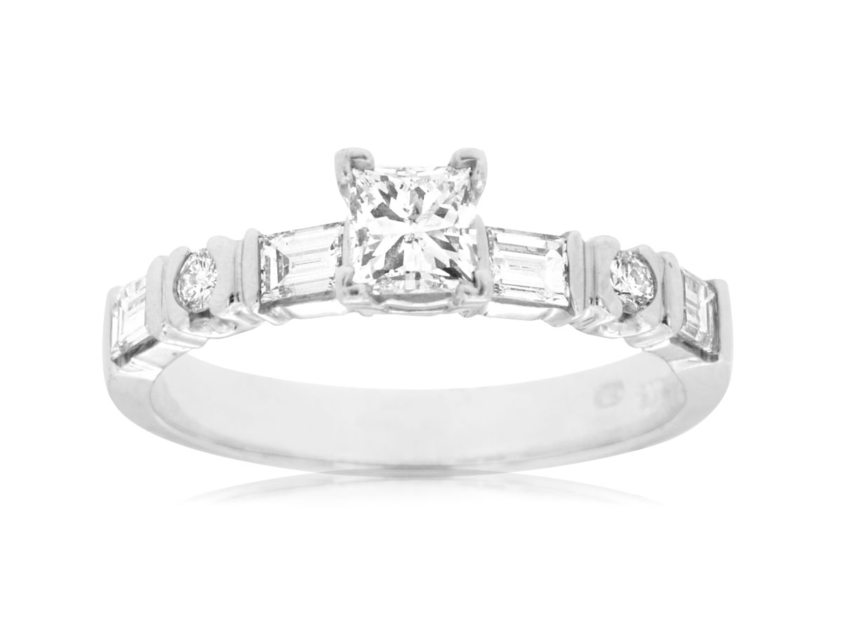 DIAMOND ENGAGEMENT RING