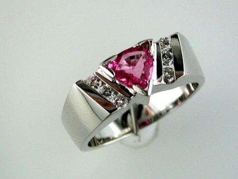 PINK SAPPHIRE & DIAMOND RING