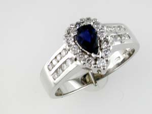 SAPPHIRE & DIAMOND RING