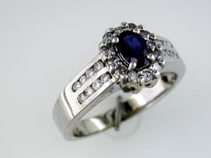 SAPPHIRE & DIAMOND RING