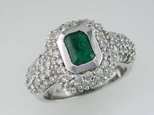 EMERALD & DIAMOND RING